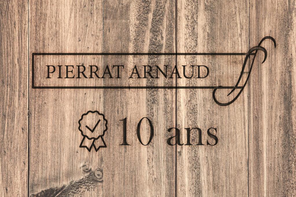 Logo Pierrat Arnaud en gravure sur bois avec la garantie décennale